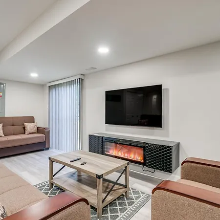 Quaint Stafford Apartment With Electric Fireplace!